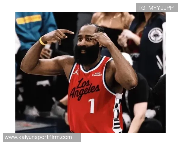 哈登幽默调侃鲍尔默球馆价值十亿成就球队主场优势